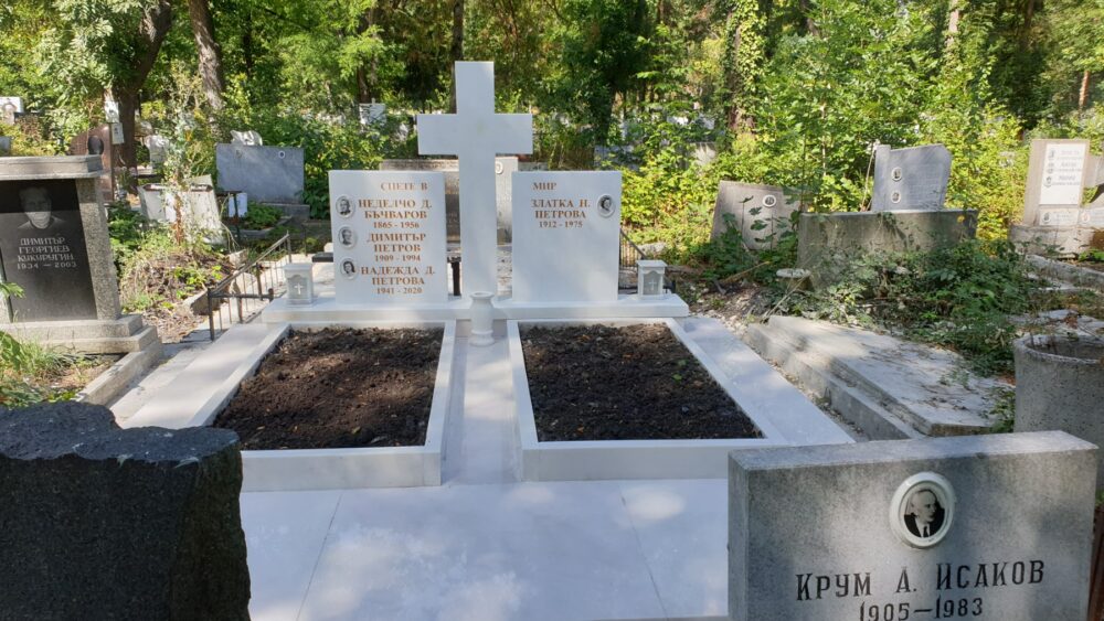 надгробна плоча изработена от траурна агенция Харон