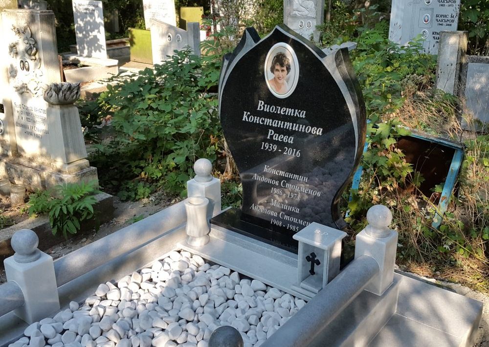 надгробна плоча изработена от траурна агенция Харон