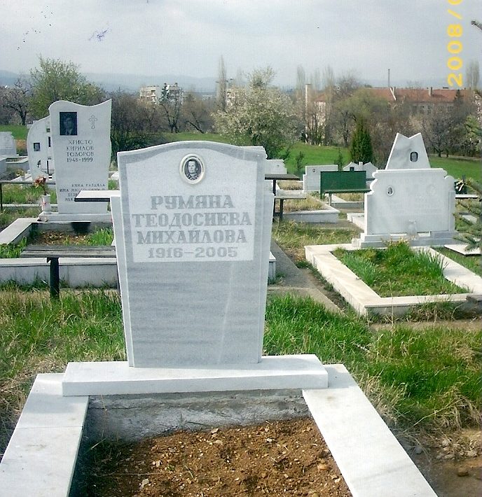 надгробна плоча изработена от траурна агенция Харон