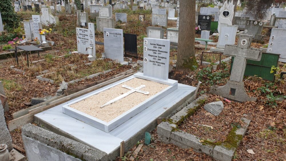 надгробна плоча изработена от траурна агенция Харон