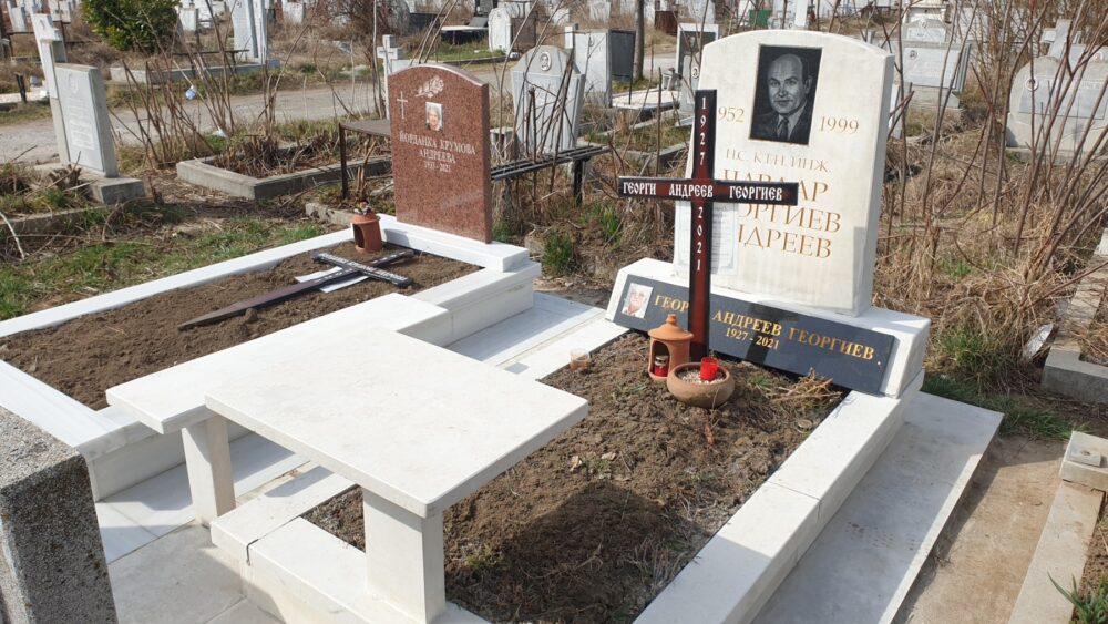 надгробна плоча изработена от траурна агенция Харон